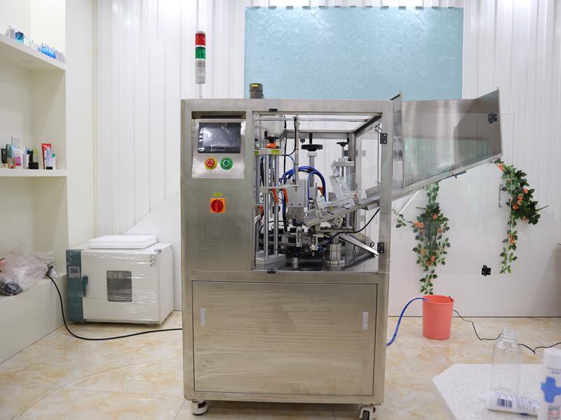 Automatisk ultralydrørfyllingsforseglingsmaskin sendes til Tyskland